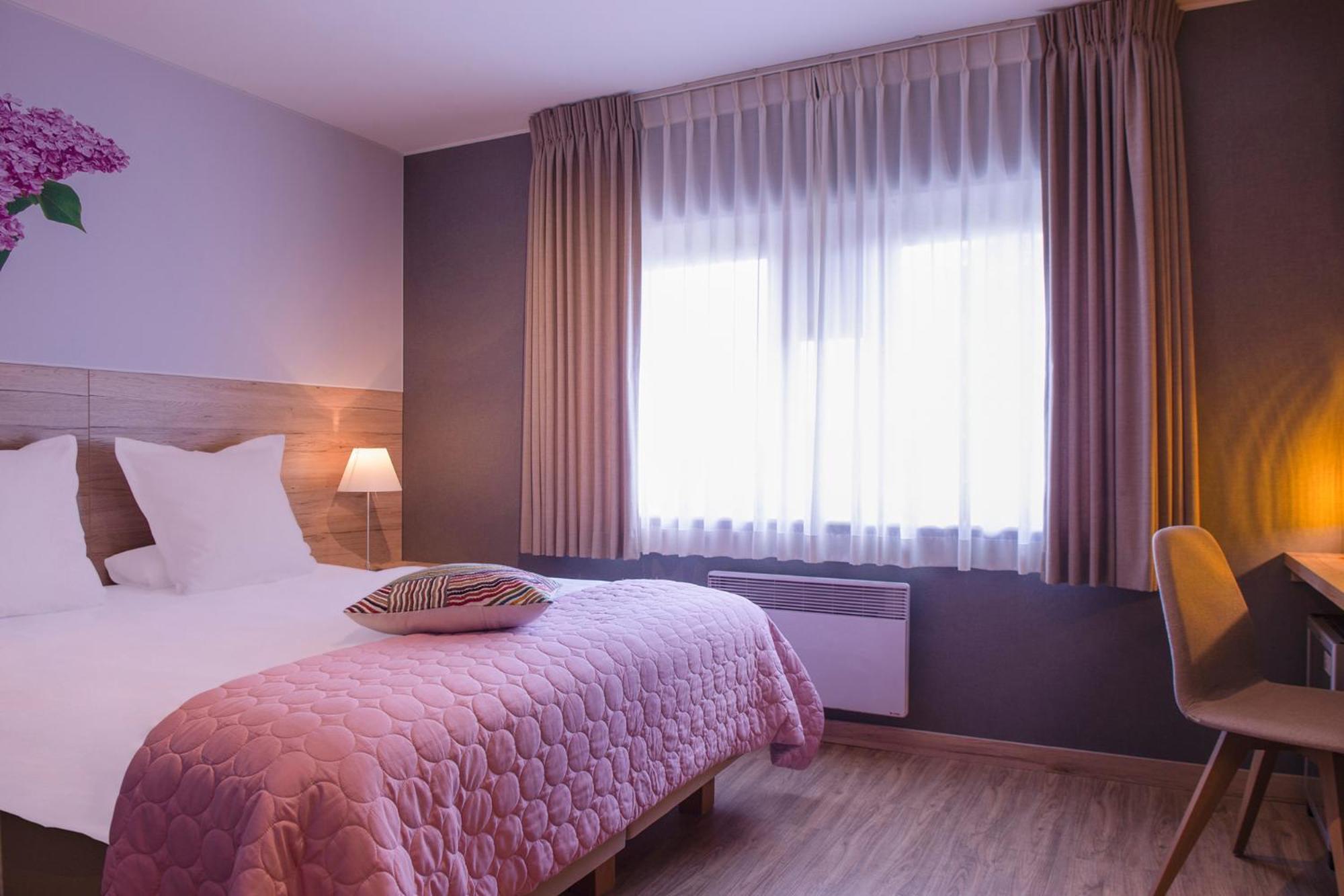 Hostellerie Du Peiffeschof, The Originals Relais Arlon Bagian luar foto