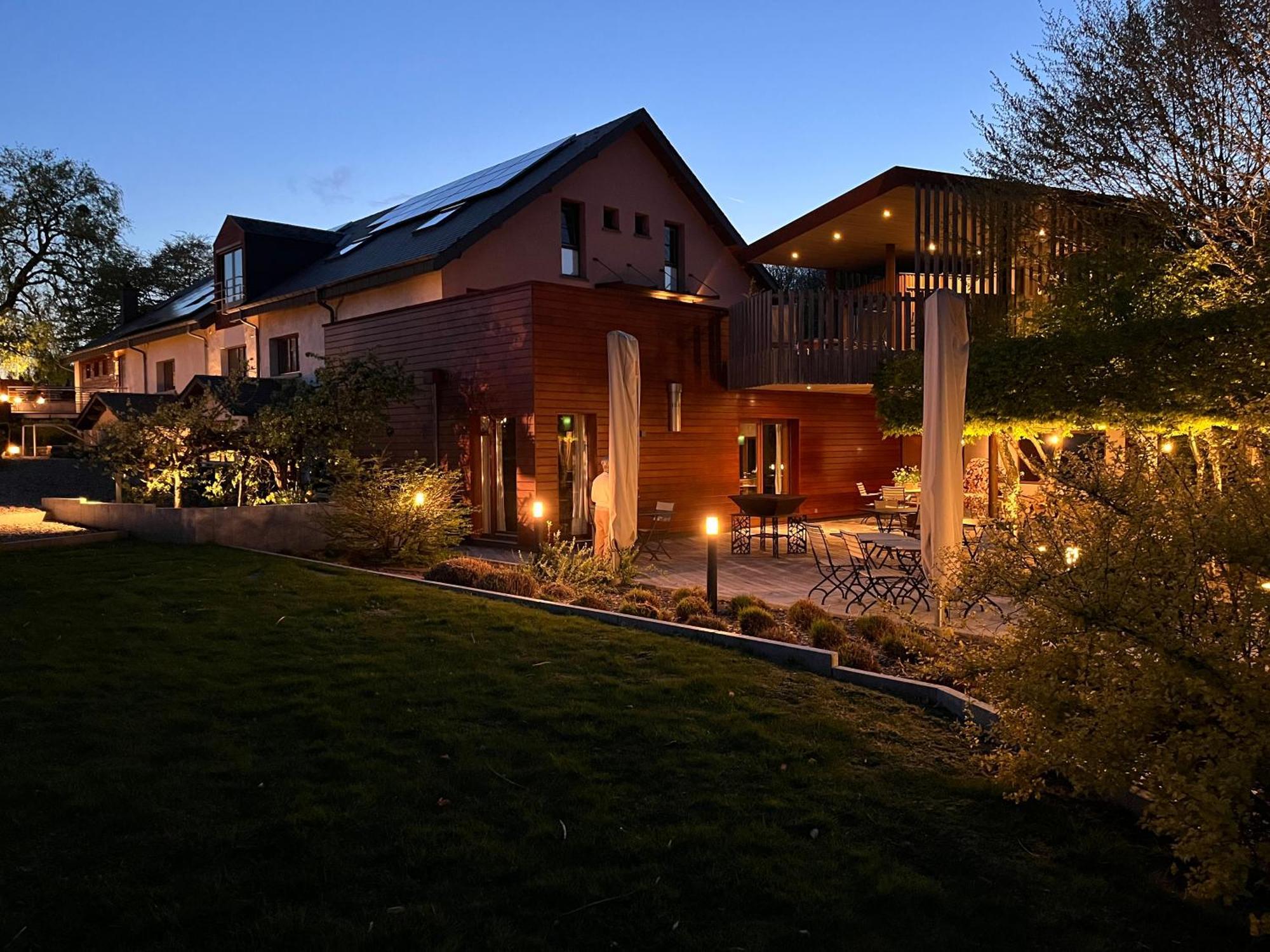 Hostellerie Du Peiffeschof, The Originals Relais Arlon Bagian luar foto