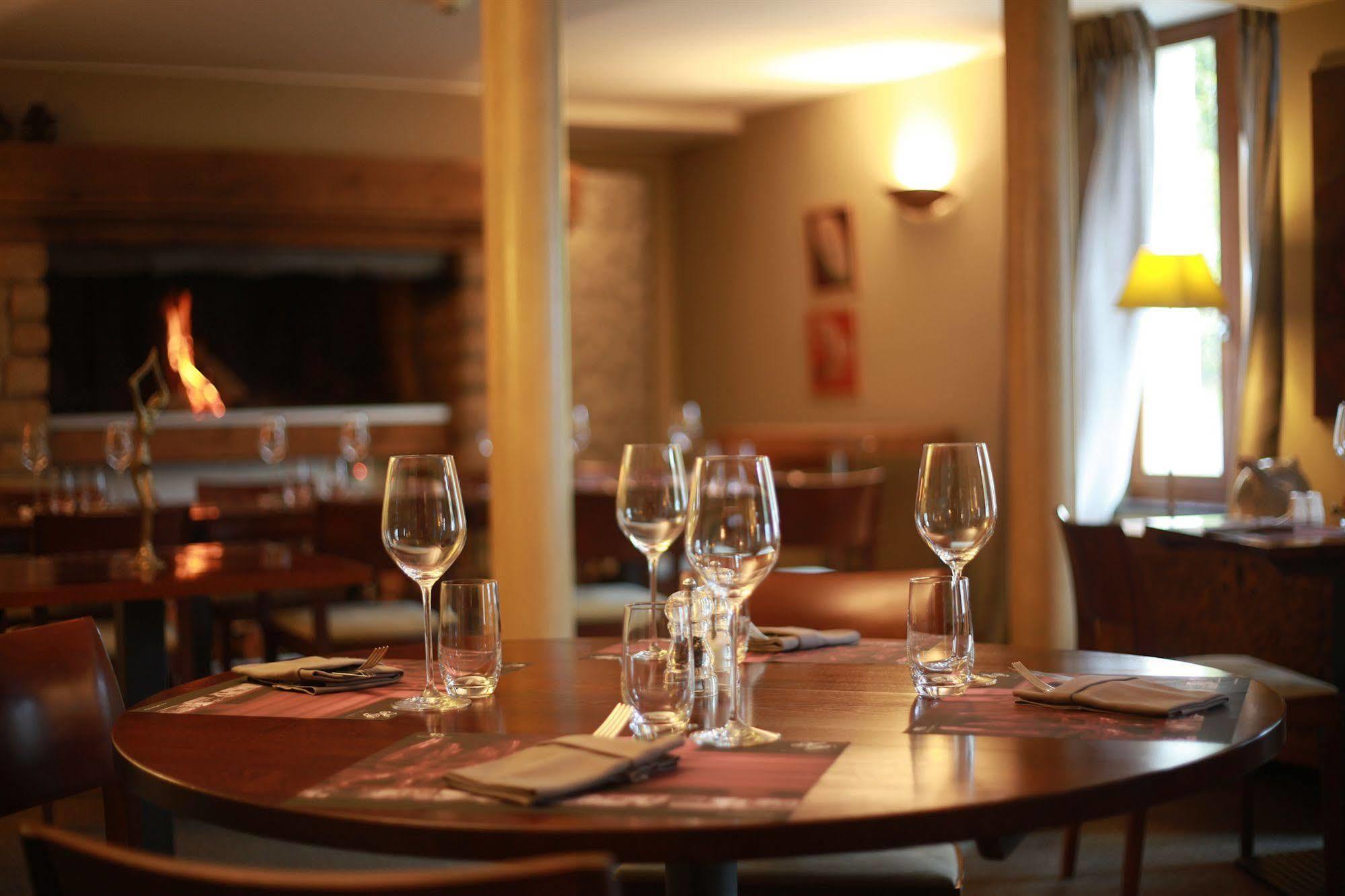 Hostellerie Du Peiffeschof, The Originals Relais Arlon Bagian luar foto